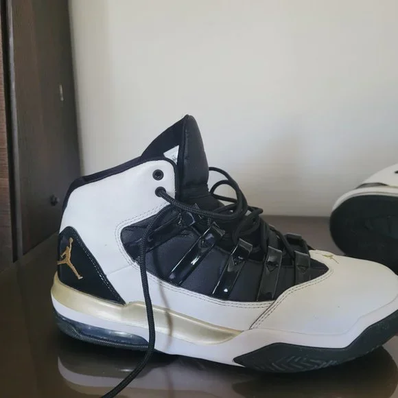 Air Jordan Max Aura white black gold big boys size 8.5 - Picture 11 of 16